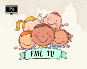 grafika rysunkowa - grupa droześmianych dzieci trzyma napis "FML TV". W lewym górnym rogu czarna grafika kamery.