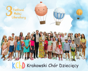 Krakowski chór dzieciecy. Bardzo liczna grupa na tle akwarelowej grafiki przedstawiające chmury i latające balony